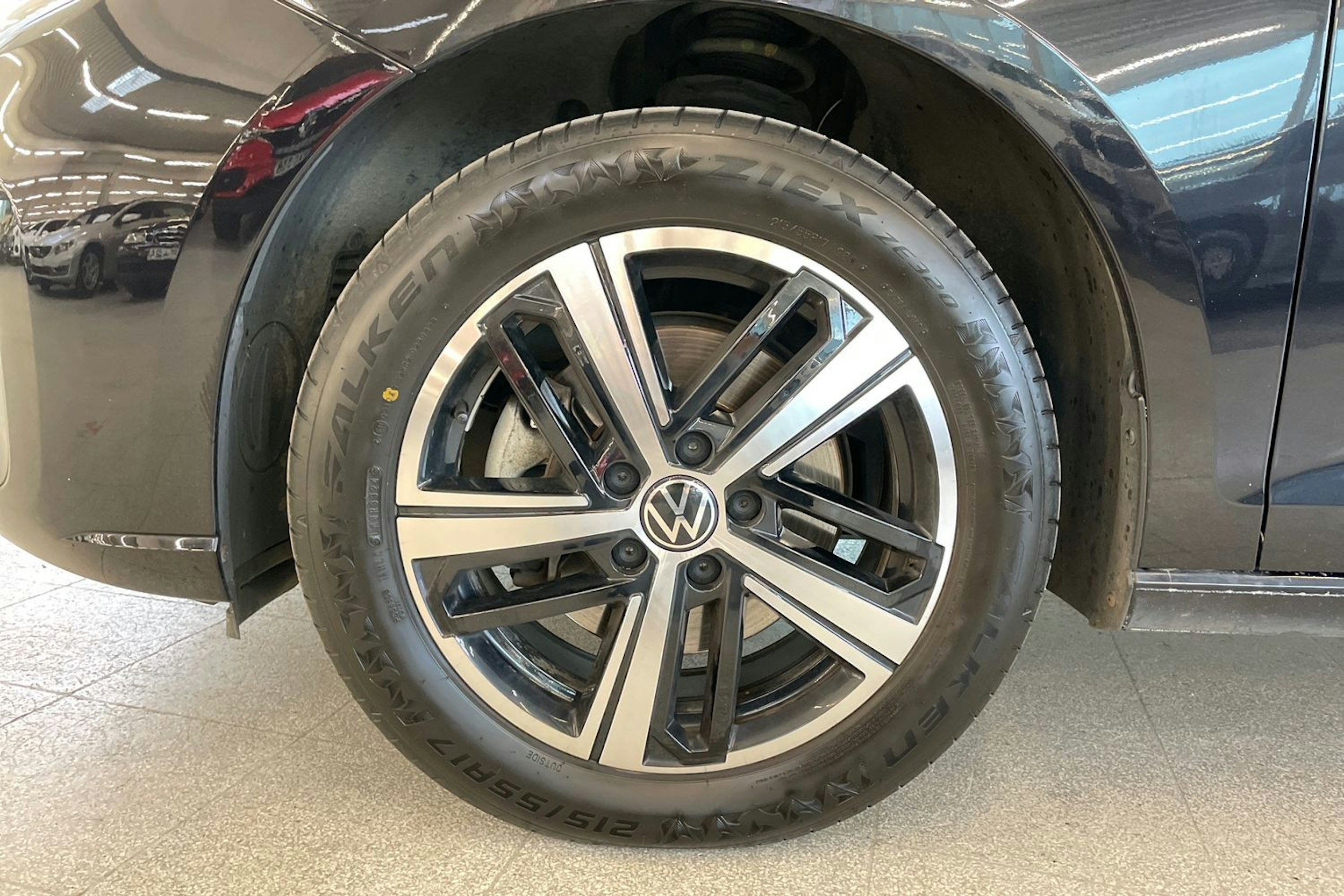 met. musta Volkswagen Caddy Maxi 2024 kuva 11.
