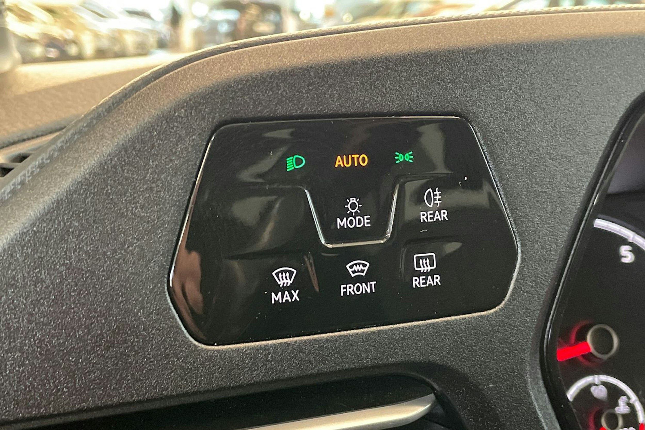 met. musta Volkswagen Caddy Maxi 2024 kuva 18.