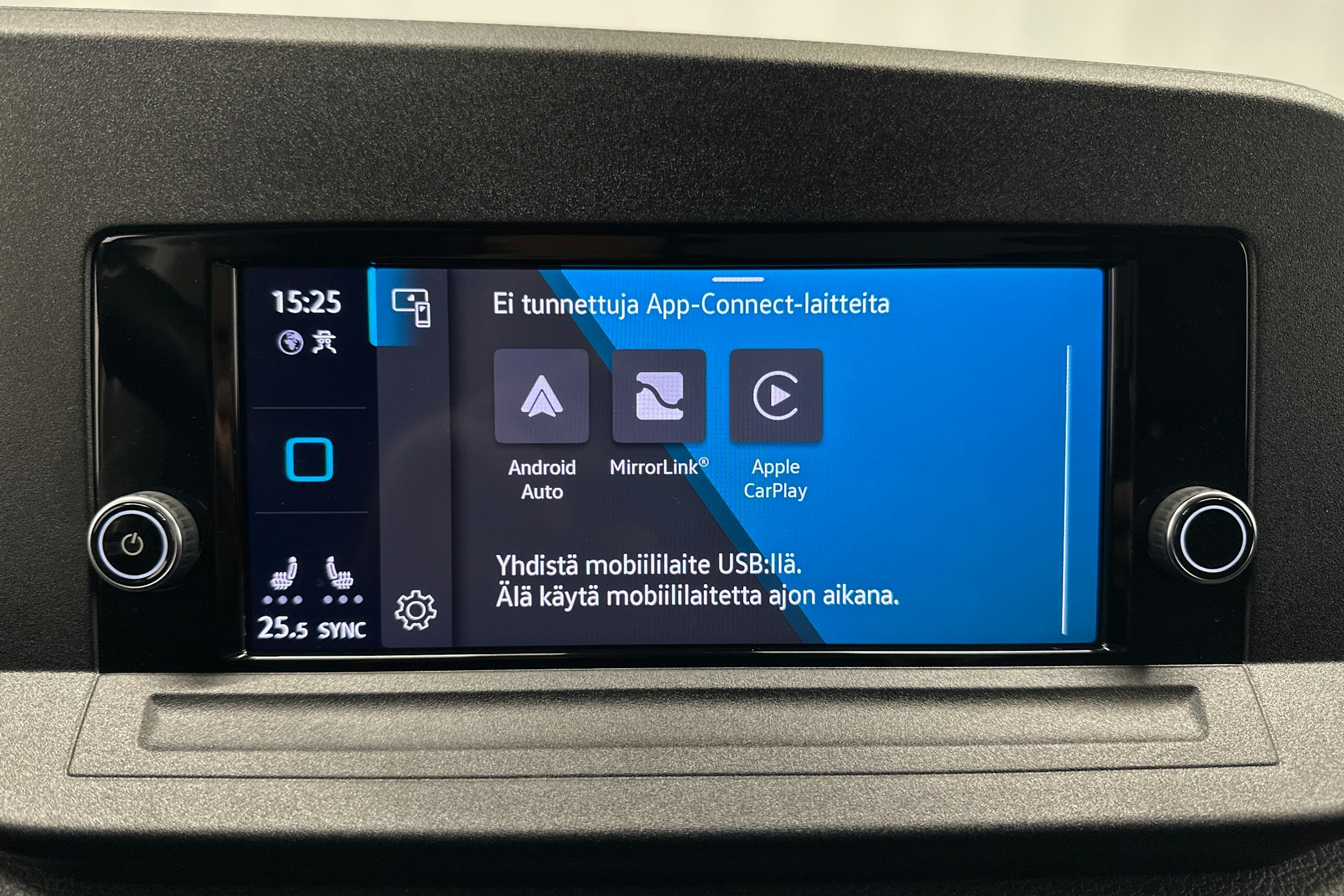 musta Volkswagen Caddy Maxi 2024 kuva 13.