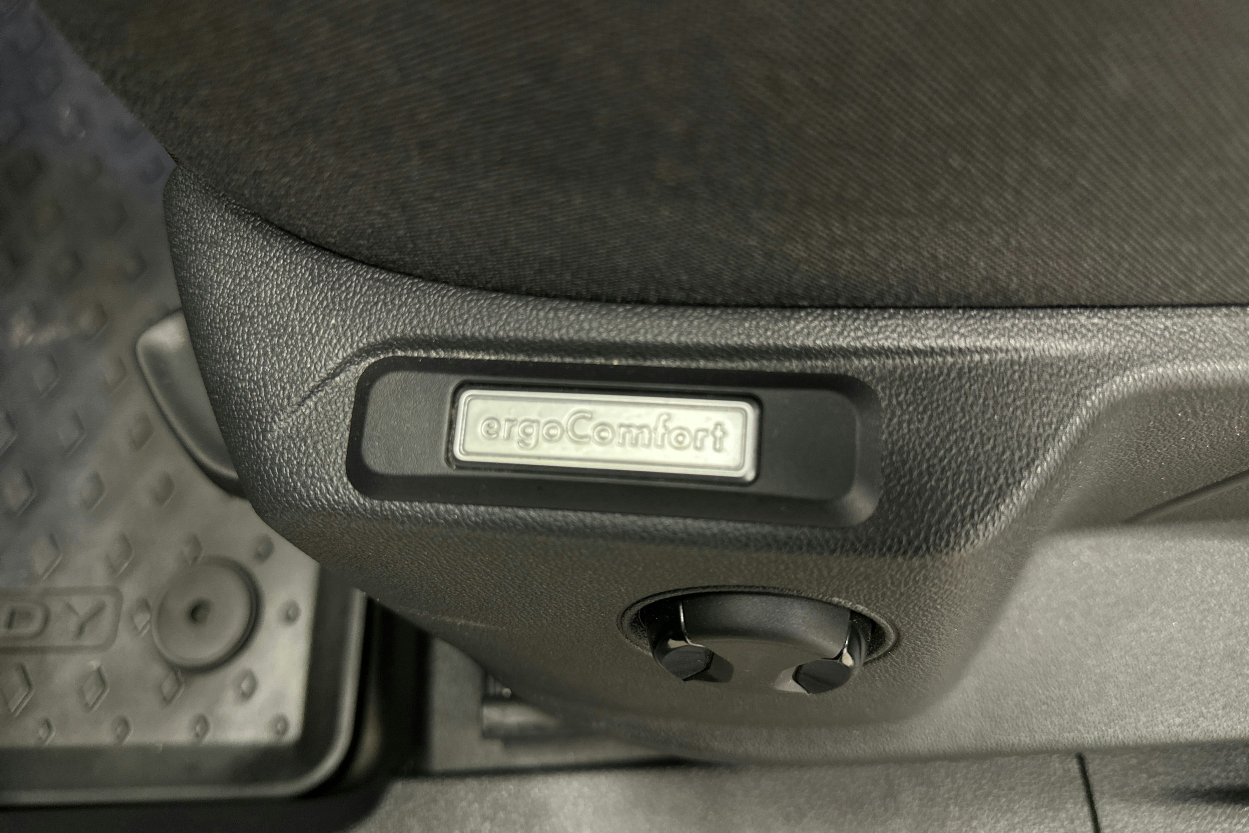 musta Volkswagen Caddy Maxi 2024 kuva 18.