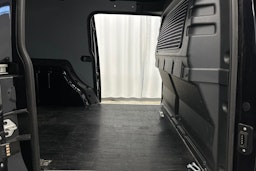 musta Volkswagen Caddy Maxi 2024 kuva 22.
