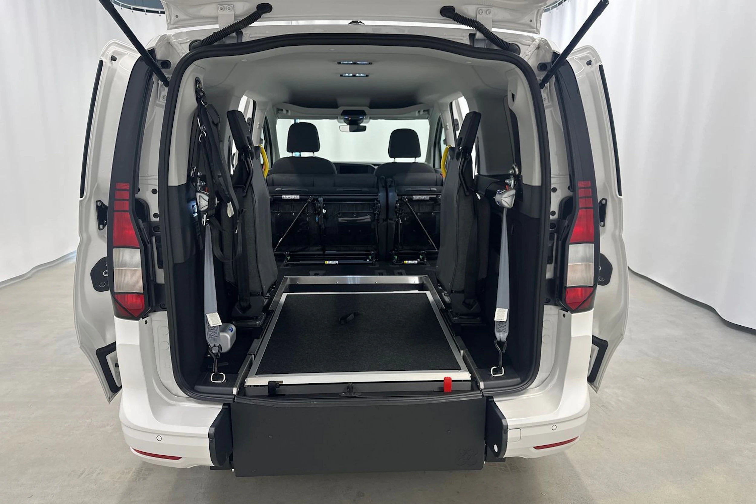 valkoinen Volkswagen Caddy Maxi 2025 kuva 20.