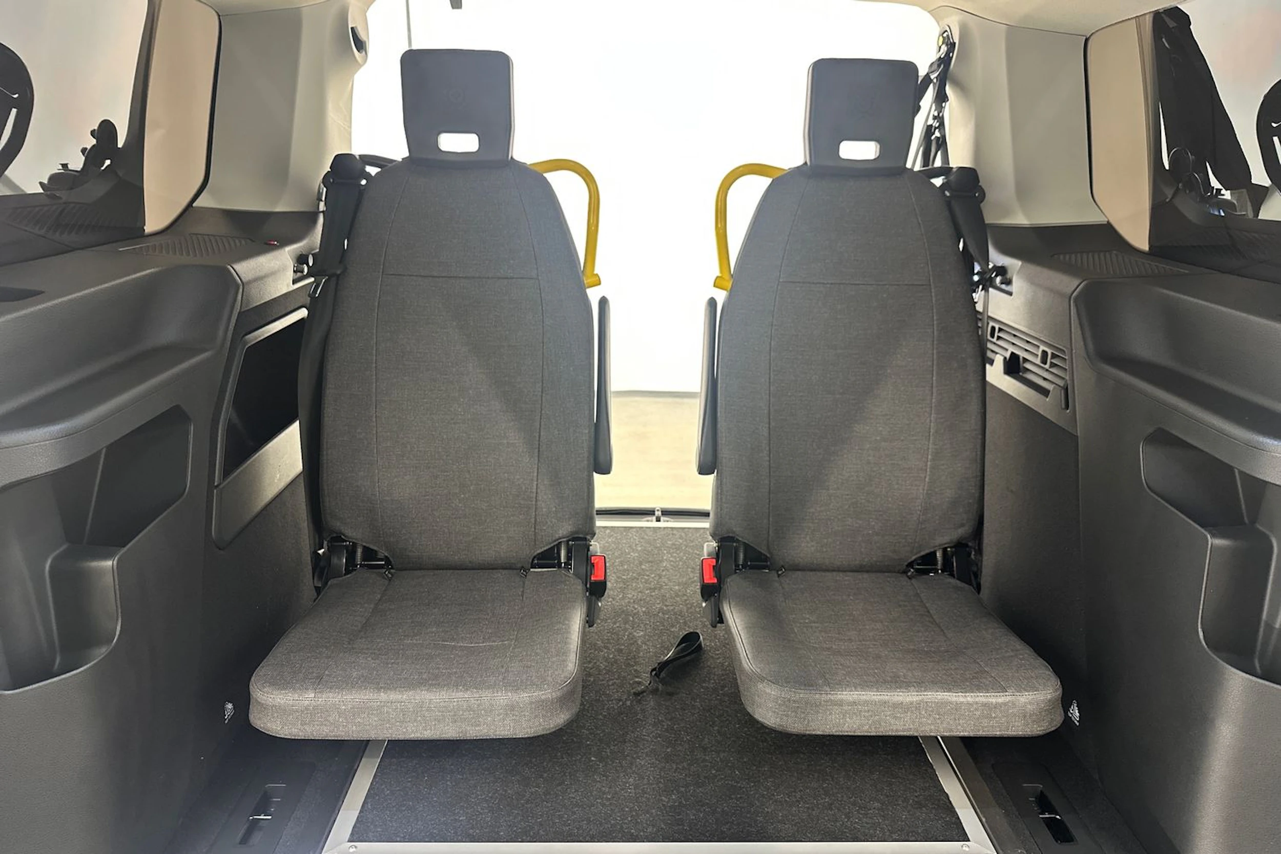 valkoinen Volkswagen Caddy Maxi 2025 kuva 25.