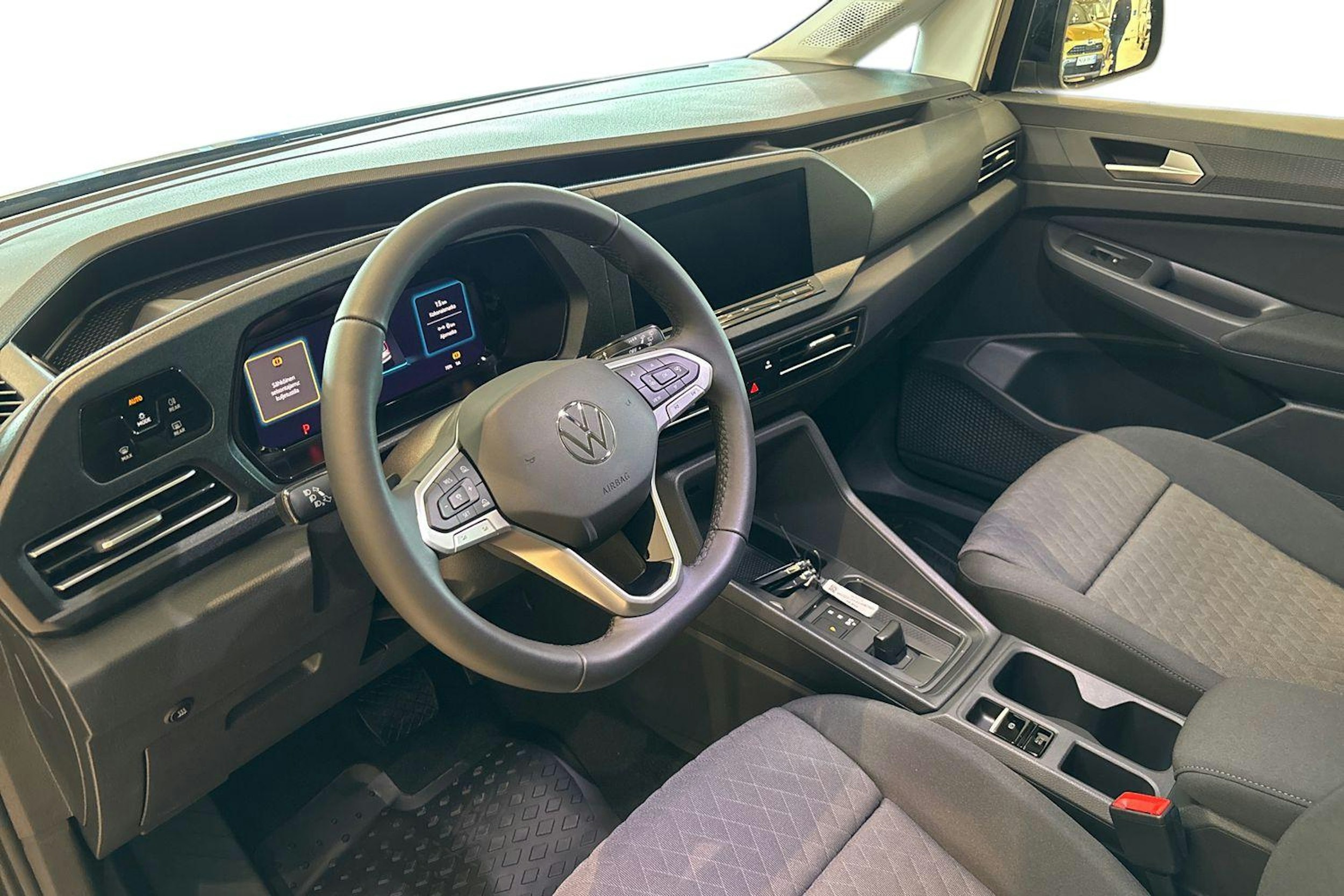 musta Volkswagen Caddy Maxi 2025 kuva 6.