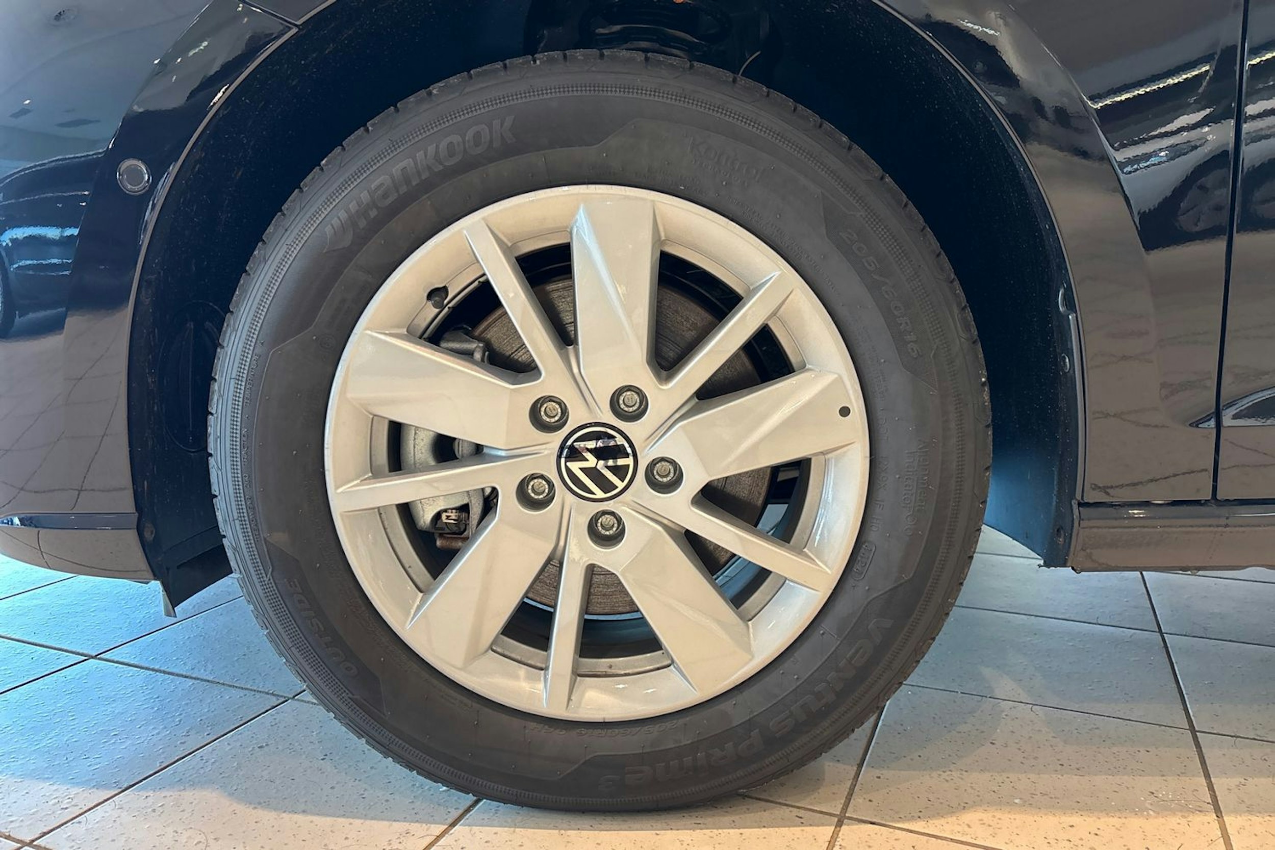 musta Volkswagen Caddy Maxi 2025 kuva 9.