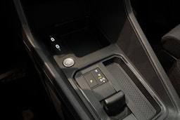 musta Volkswagen Caddy Maxi 2025 kuva 17.