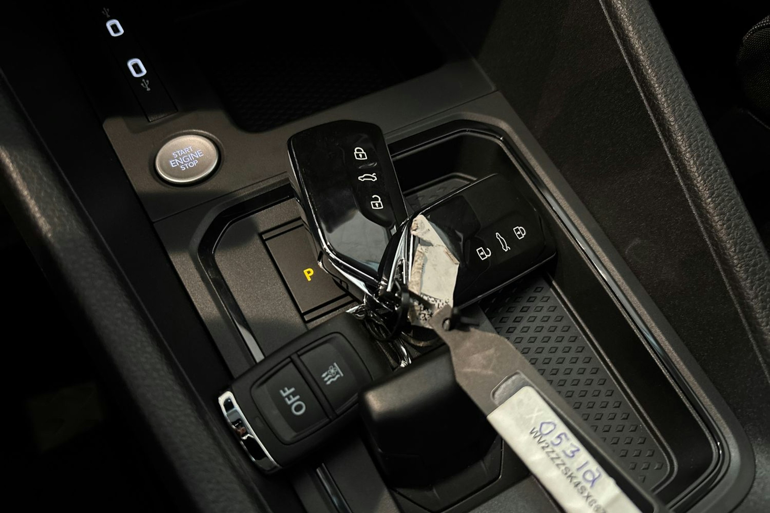 musta Volkswagen Caddy Maxi 2025 kuva 18.