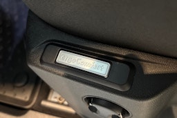 musta Volkswagen Caddy Maxi 2025 kuva 23.