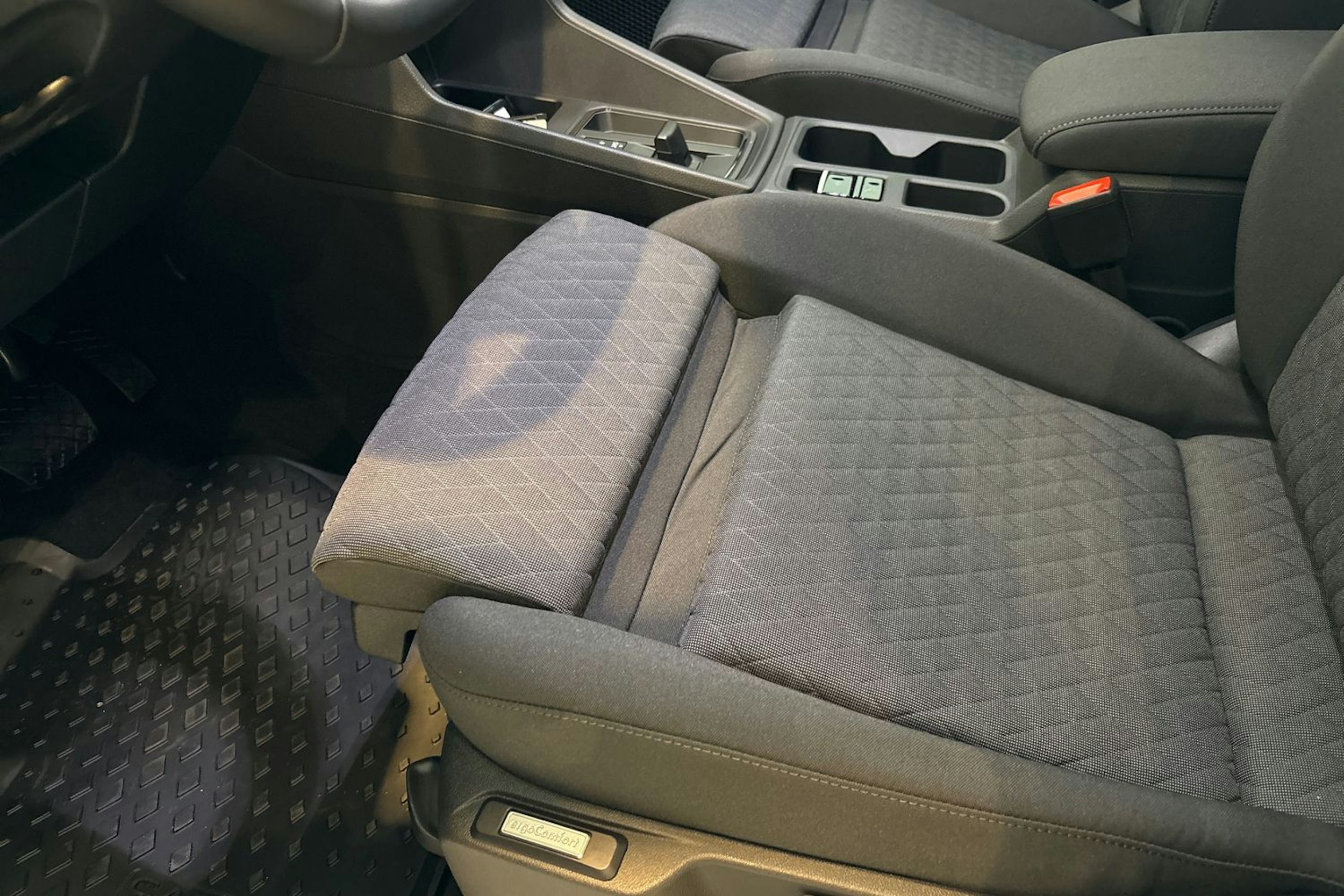musta Volkswagen Caddy Maxi 2025 kuva 24.