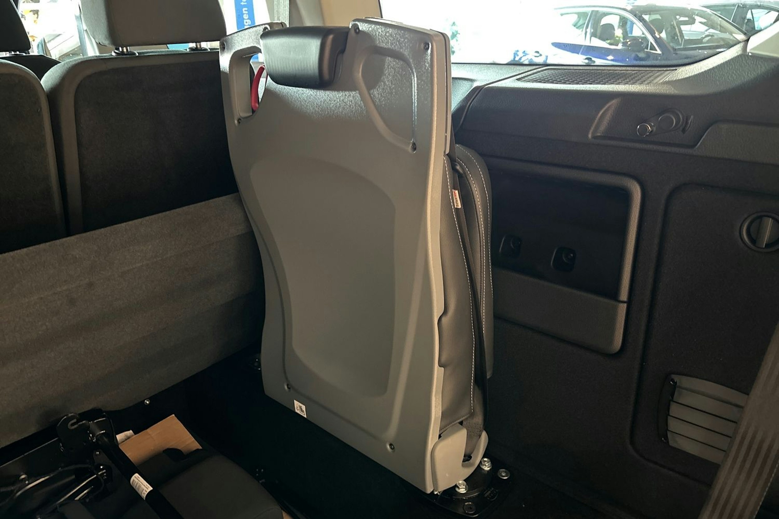 musta Volkswagen Caddy Maxi 2025 kuva 26.