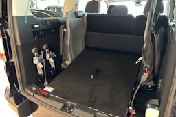 musta Volkswagen Caddy Maxi 2025 kuva 28.