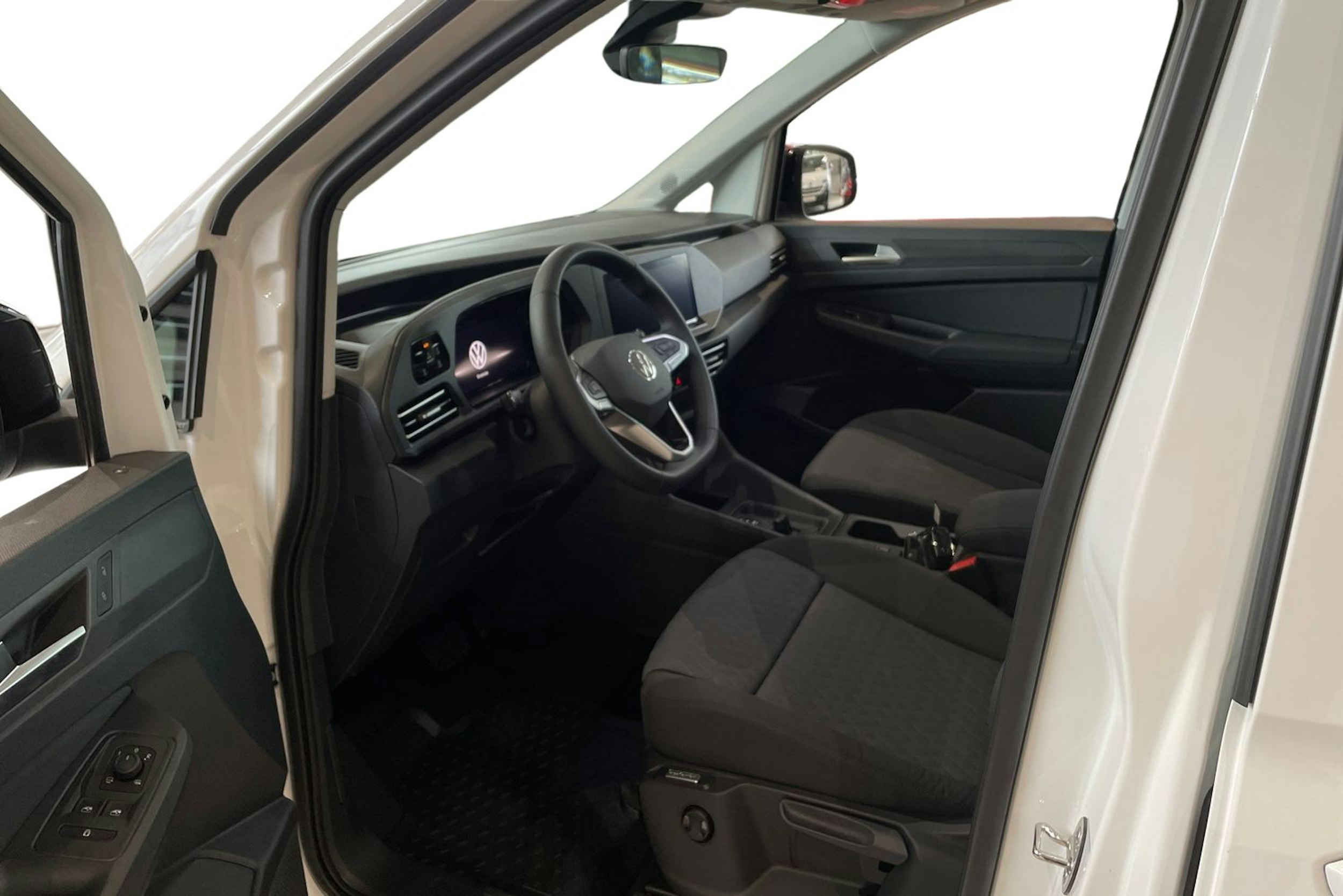 valkoinen Volkswagen Caddy Maxi 2025 kuva 6.