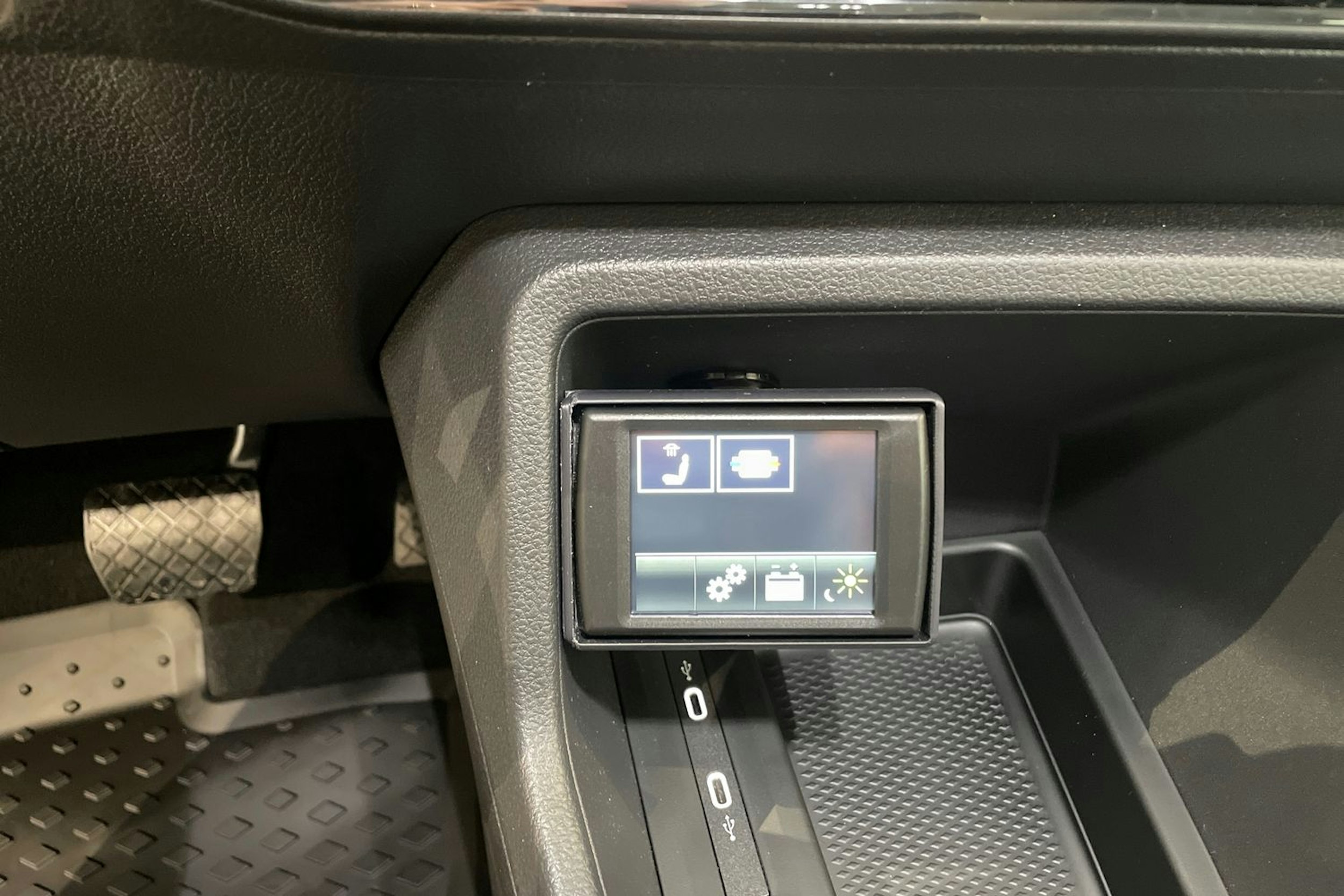 valkoinen Volkswagen Caddy Maxi 2025 kuva 11.