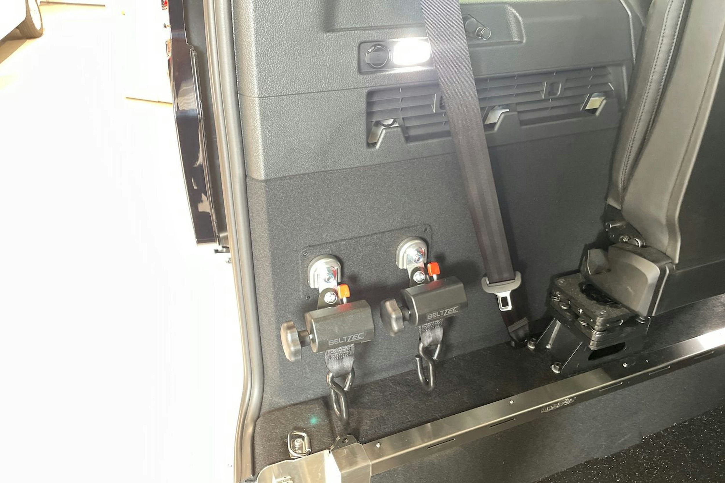 valkoinen Volkswagen Caddy Maxi 2025 kuva 13.