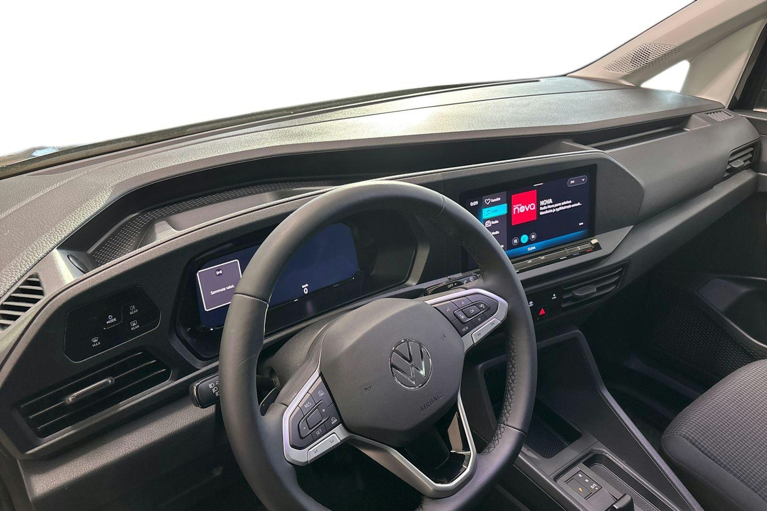 musta Volkswagen Caddy Maxi 2025 kuva 9.