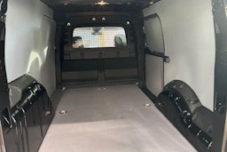 musta Volkswagen Caddy Maxi 2025 kuva 11.