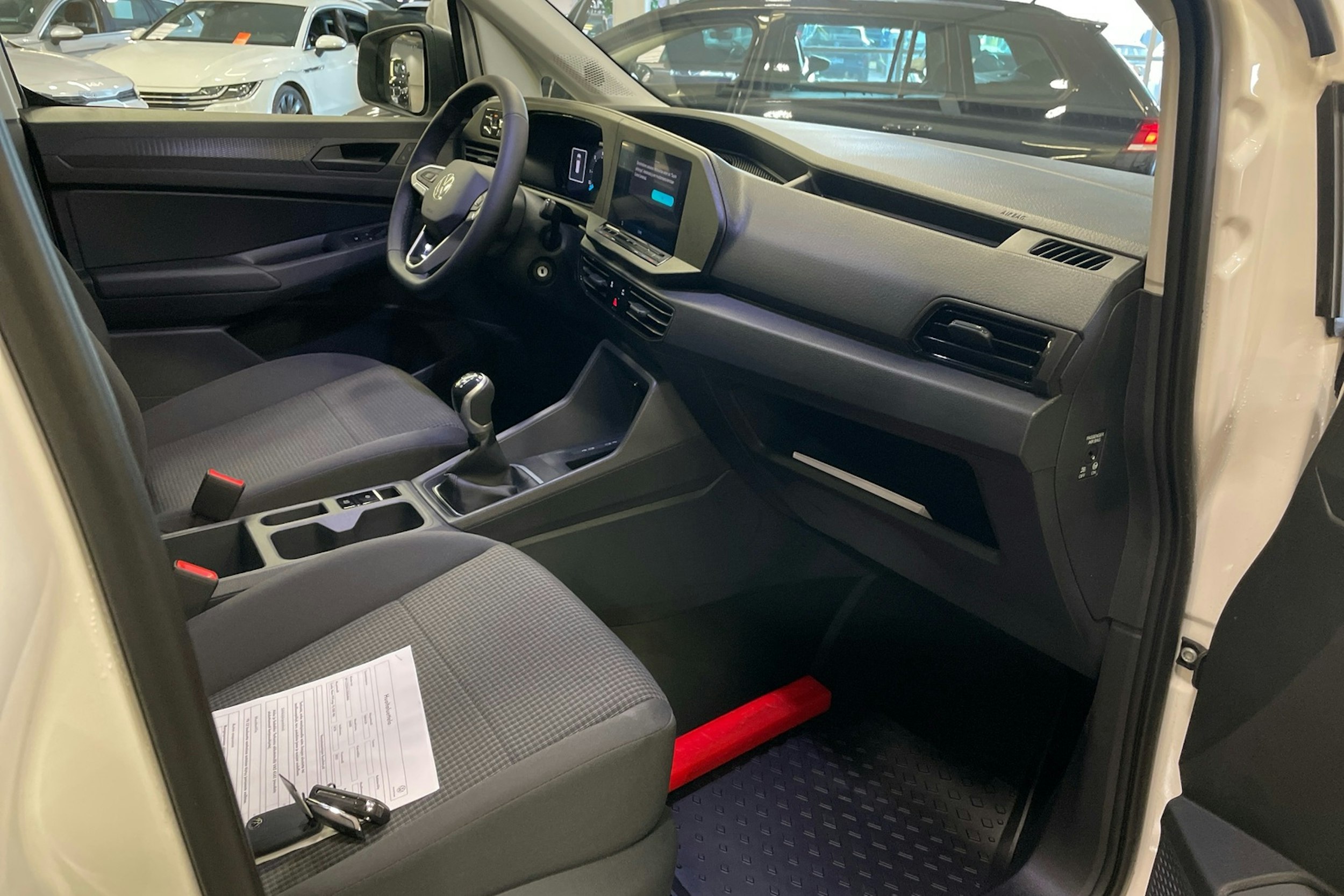valkoinen Volkswagen Caddy Maxi 2025 kuva 7.