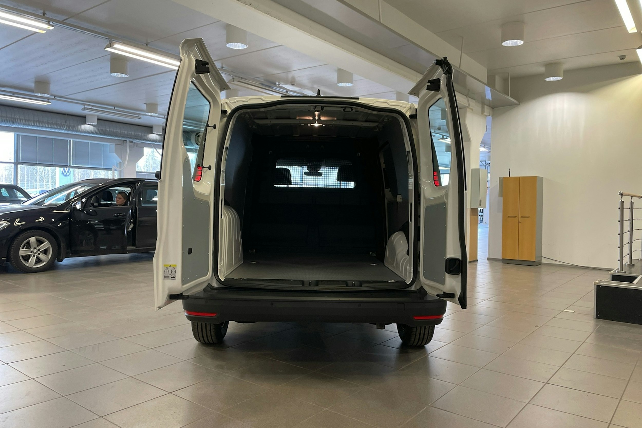 valkoinen Volkswagen Caddy Maxi 2025 kuva 18.