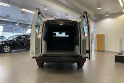 valkoinen Volkswagen Caddy Maxi 2025 kuva 18.