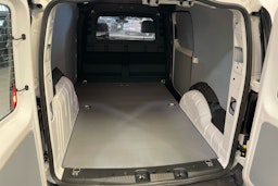 valkoinen Volkswagen Caddy Maxi 2025 kuva 19.