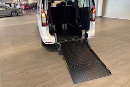valkoinen Volkswagen Caddy Maxi 2025 kuva 16.