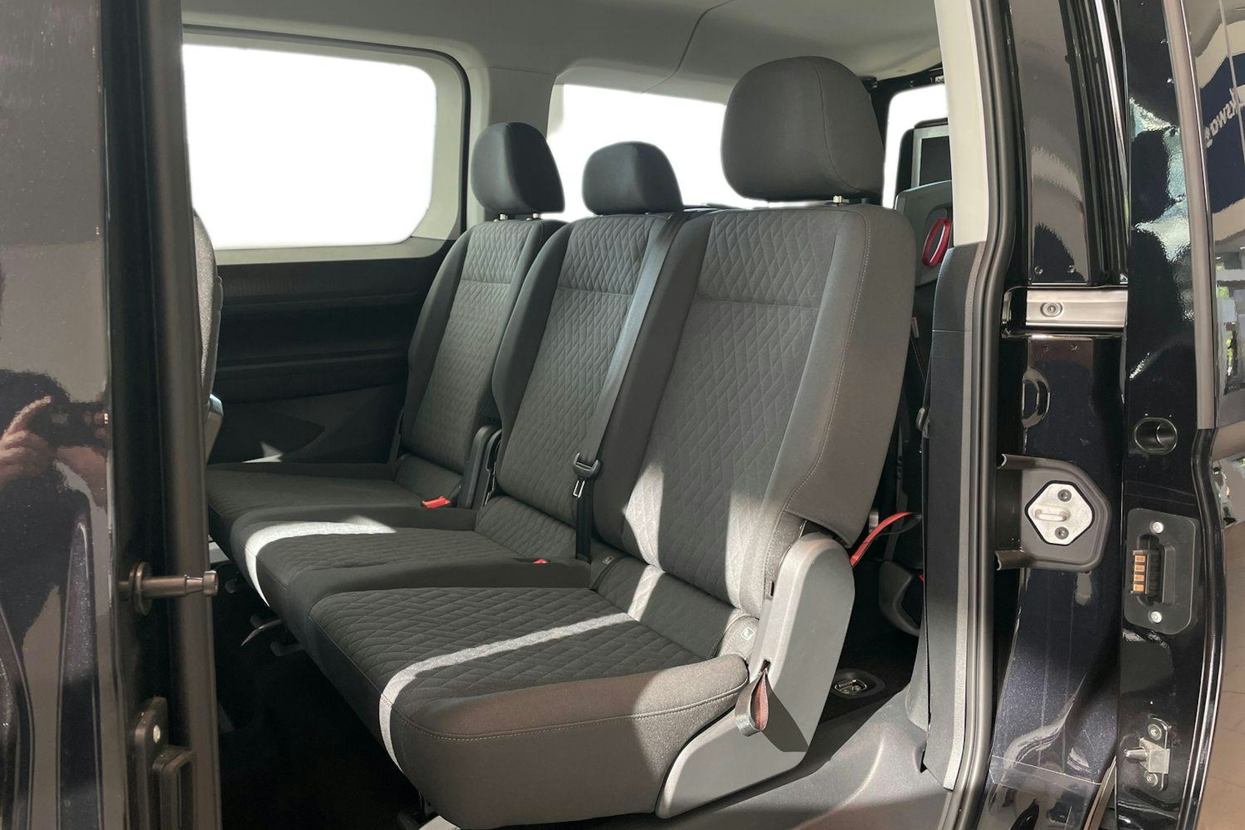 met. musta Volkswagen Caddy Maxi 2025 kuva 10.