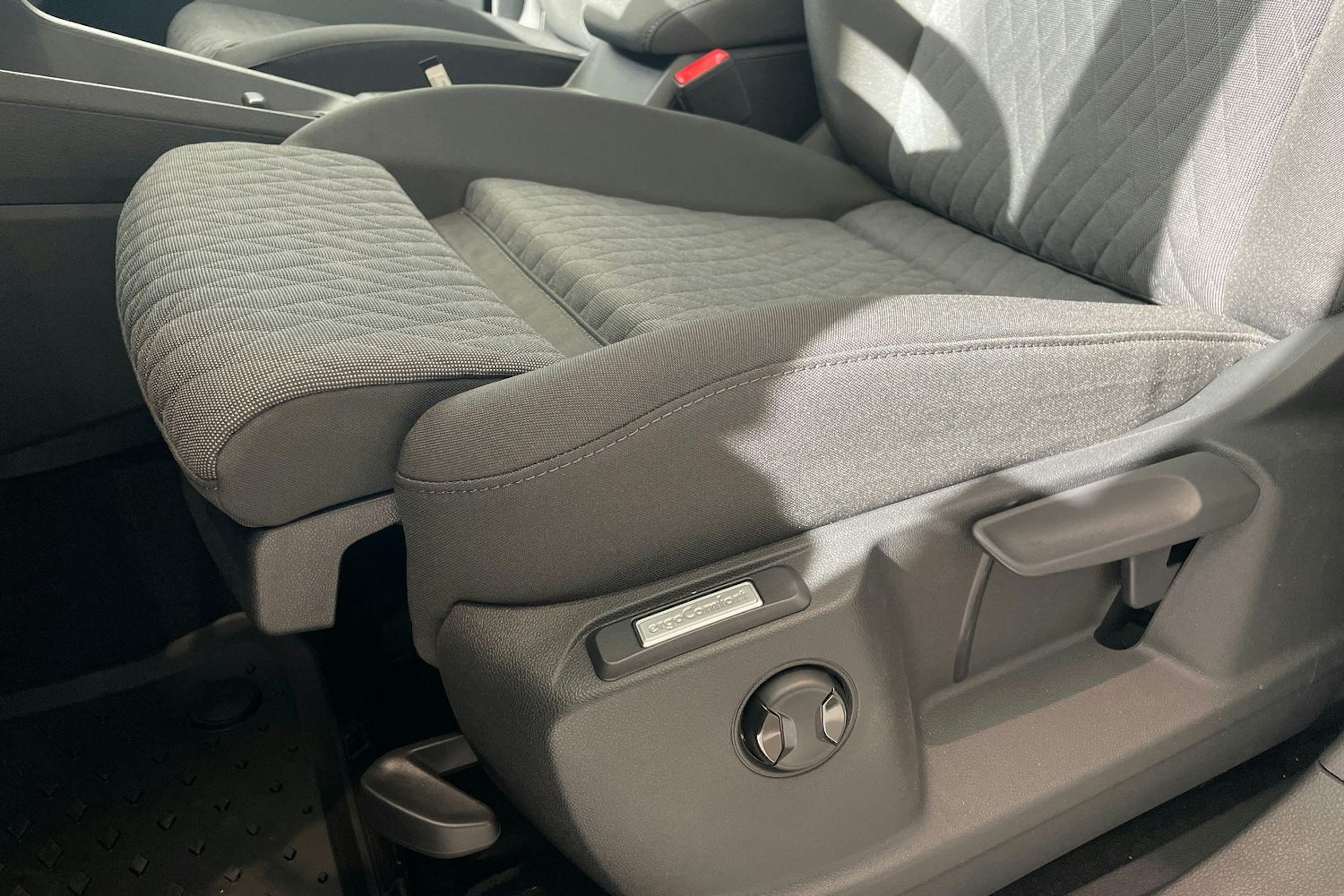 met. musta Volkswagen Caddy Maxi 2025 kuva 15.