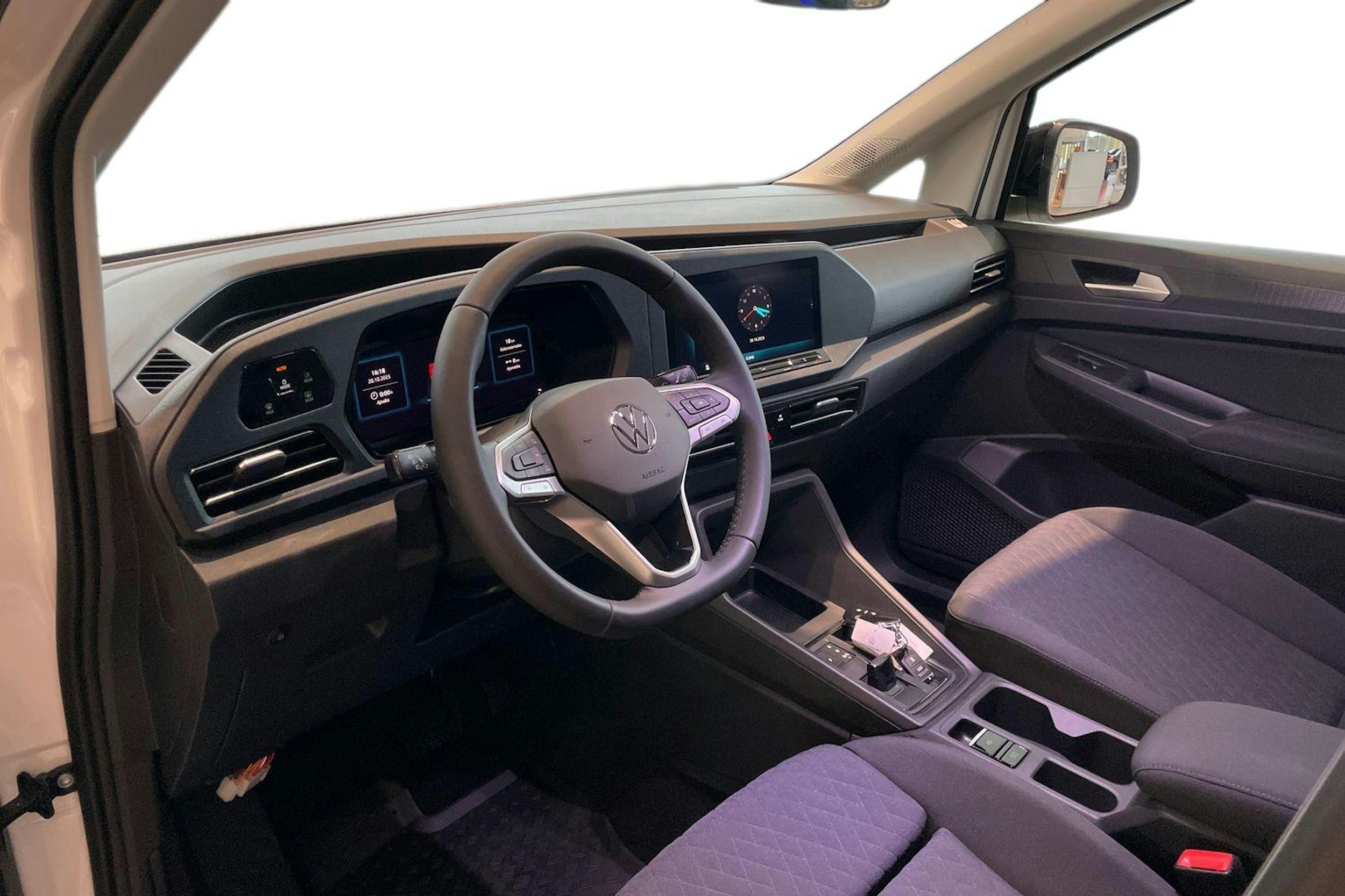 valkoinen Volkswagen Caddy Maxi 2025 kuva 6.