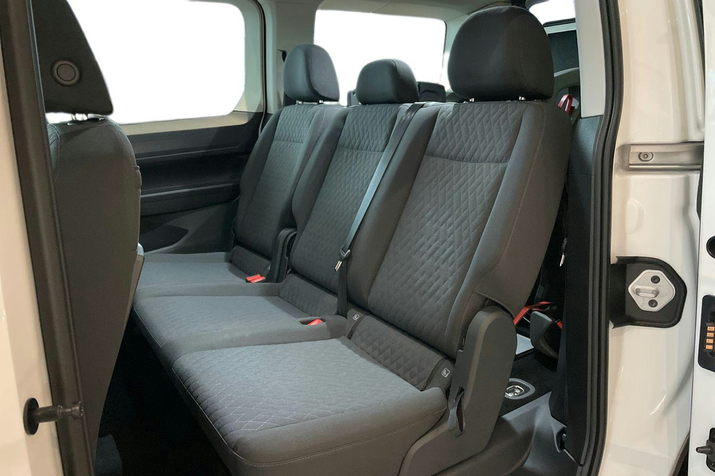 valkoinen Volkswagen Caddy Maxi 2025 kuva 8.