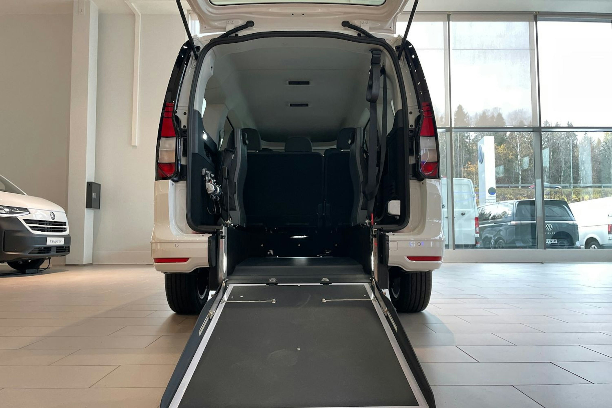 valkoinen Volkswagen Caddy Maxi 2025 kuva 10.