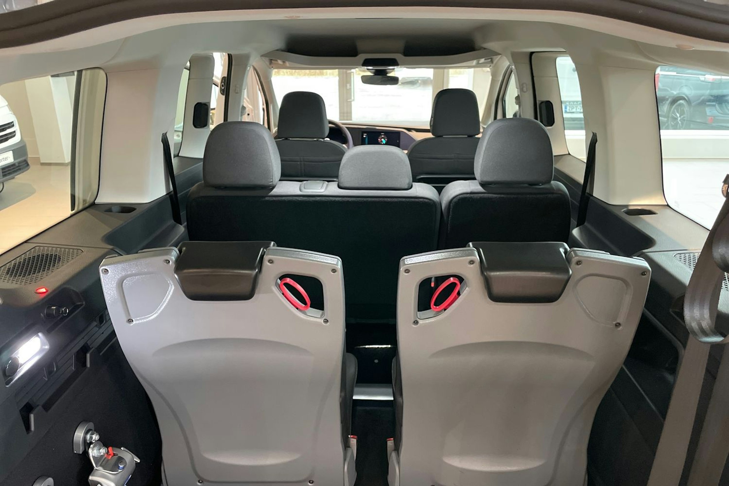 valkoinen Volkswagen Caddy Maxi 2025 kuva 12.