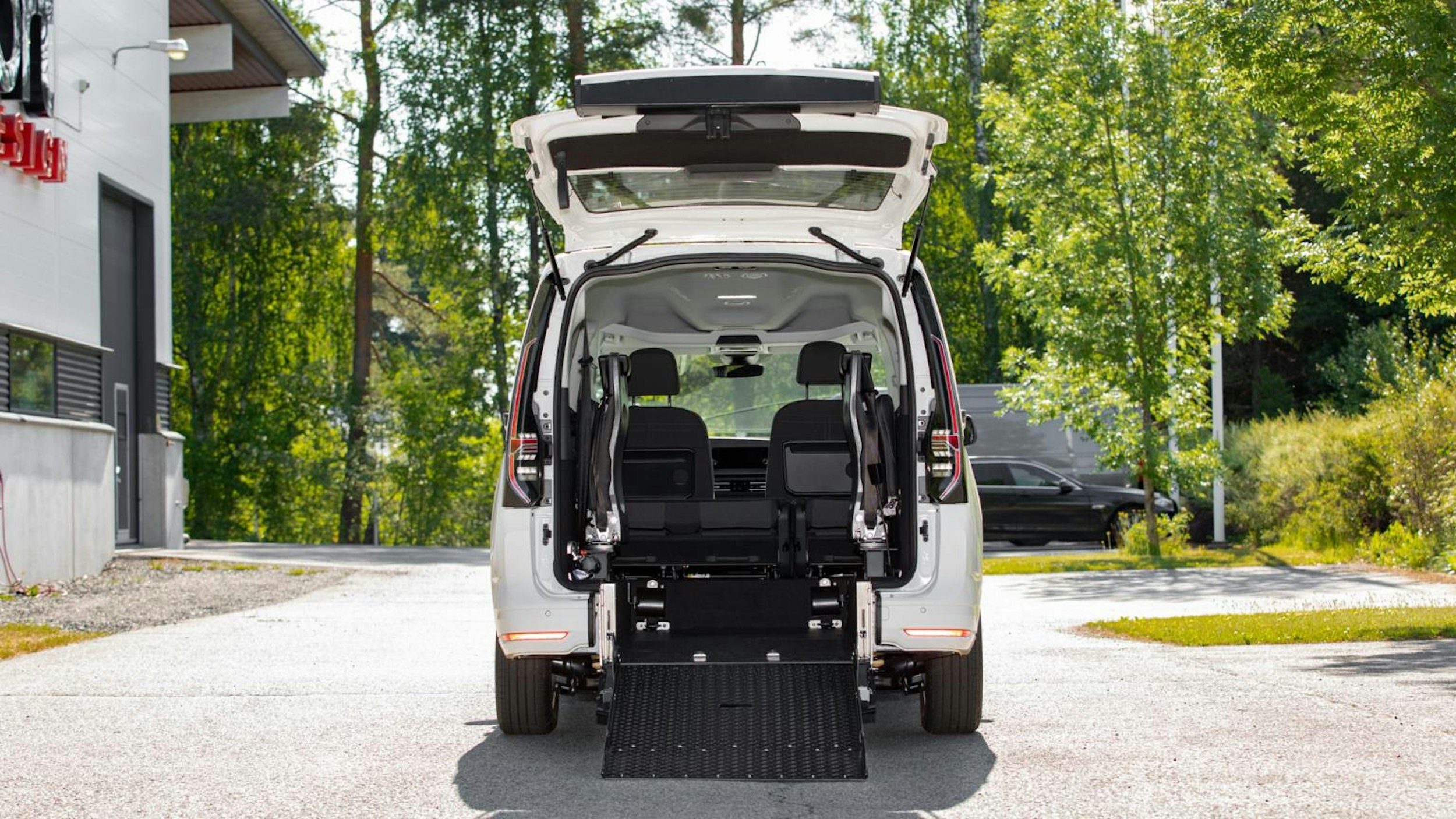 valkoinen Volkswagen Caddy Maxi 2025 kuva 2.