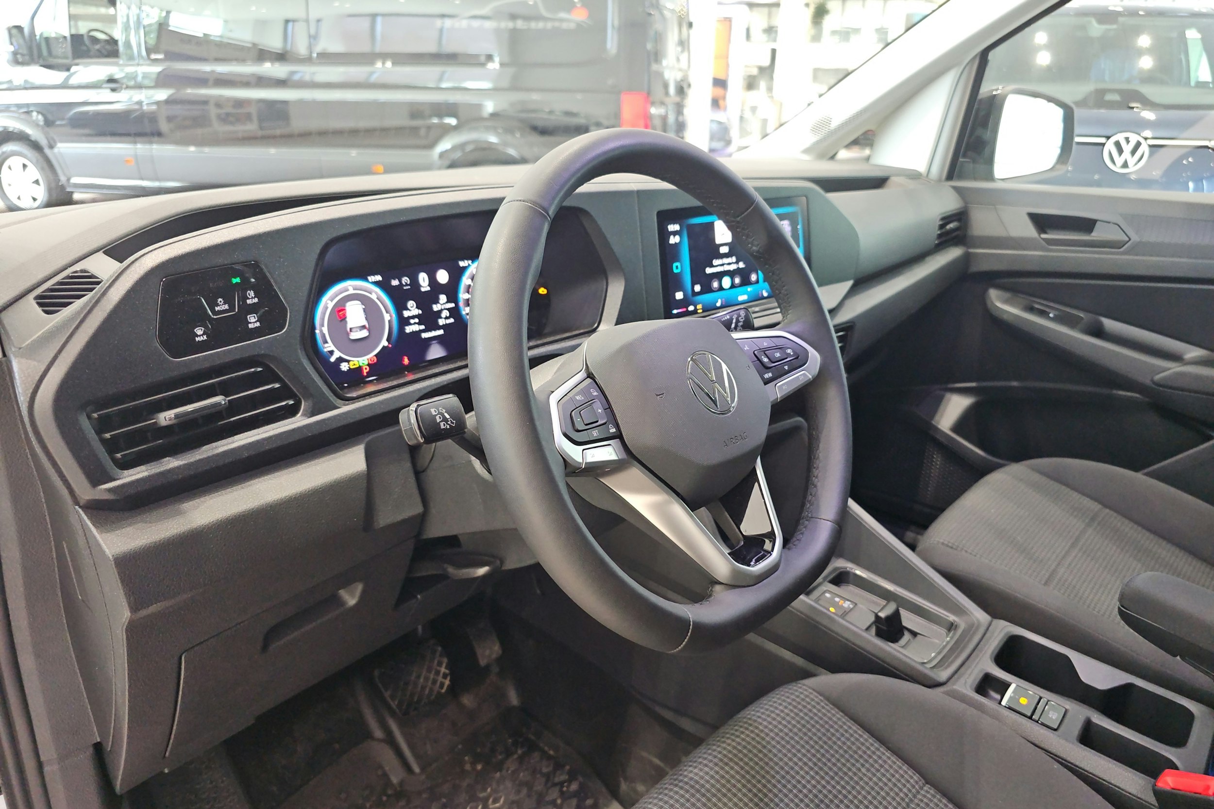 valkoinen Volkswagen Caddy Maxi 2025 kuva 6.