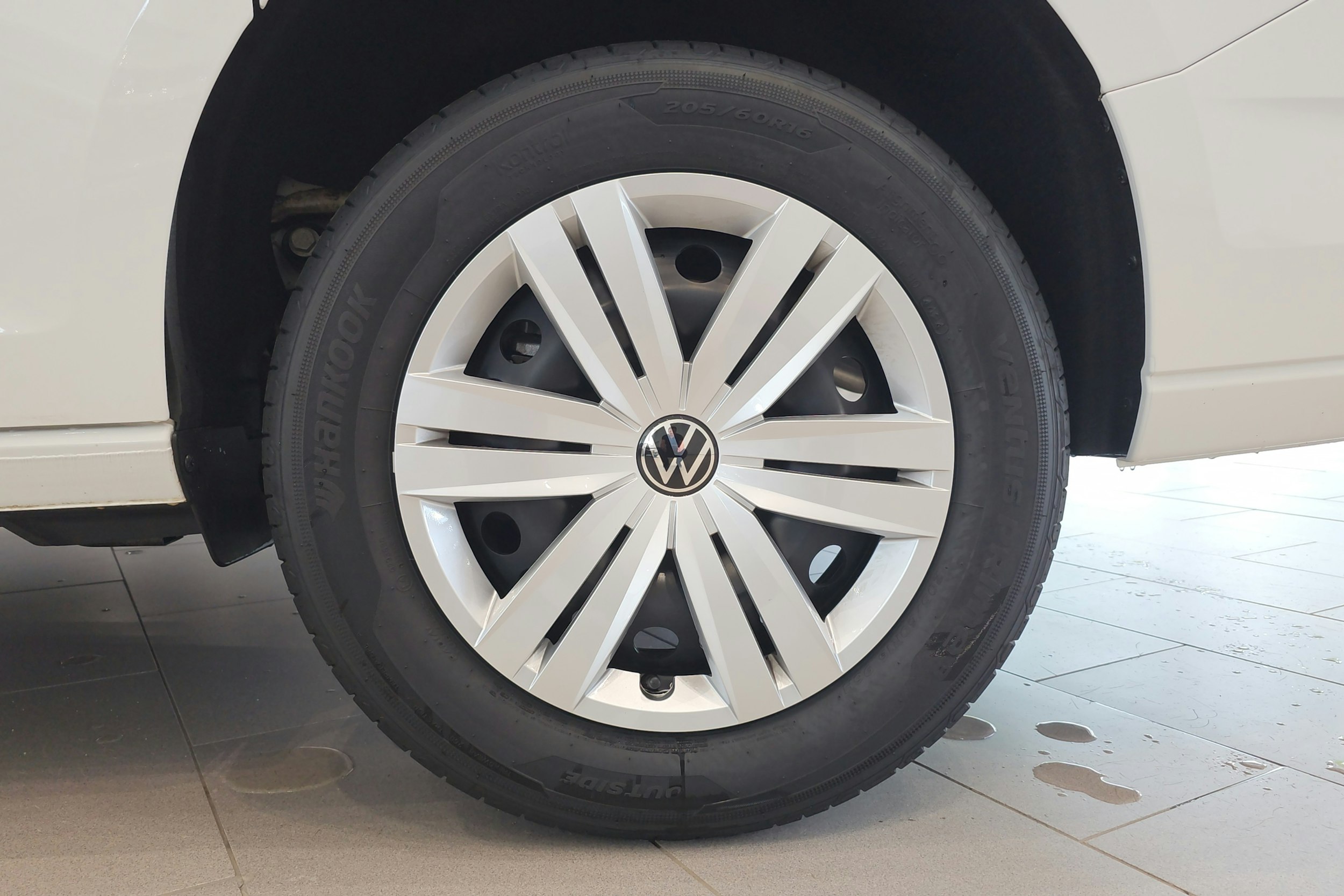 valkoinen Volkswagen Caddy Maxi 2025 kuva 9.
