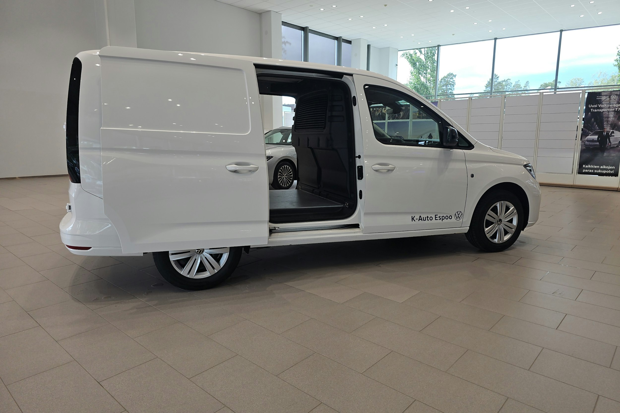valkoinen Volkswagen Caddy Maxi 2025 kuva 14.