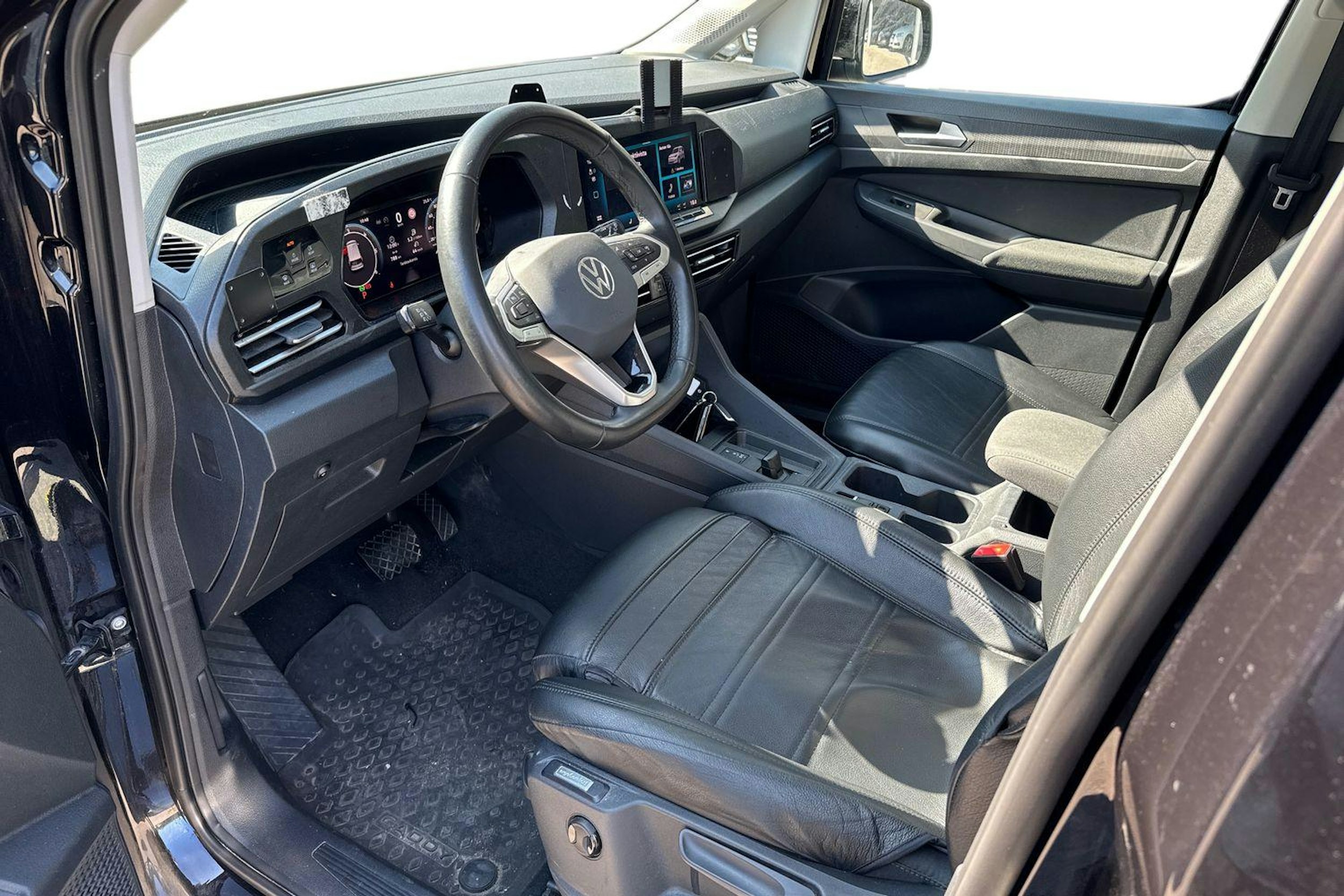 musta Volkswagen Caddy Maxi 2025 kuva 3.