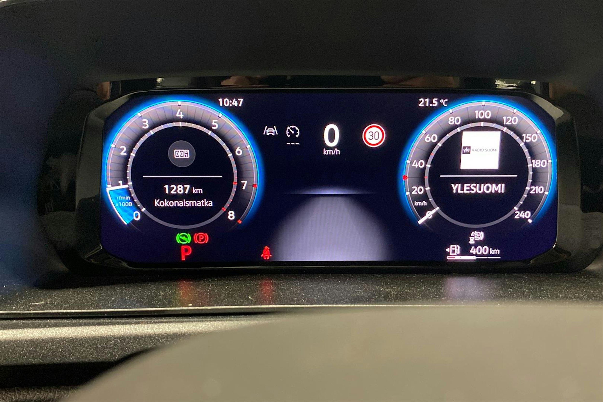 met. musta Volkswagen Caddy Maxi 2025 kuva 18.