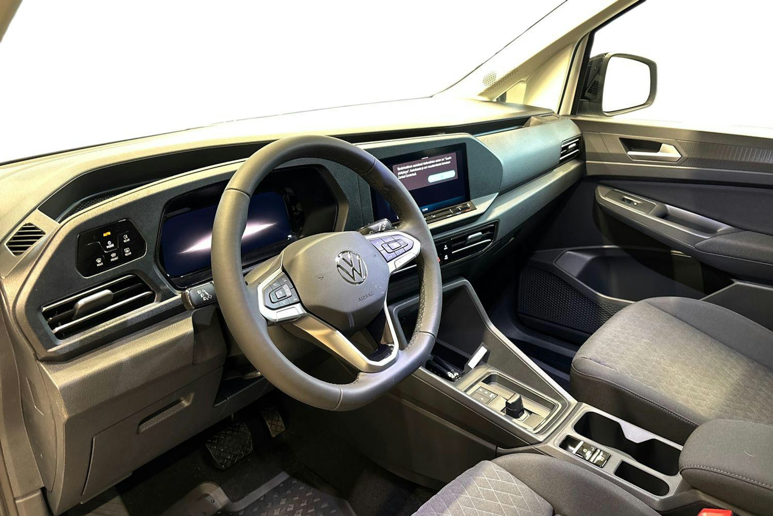 Valkoinen Volkswagen Caddy Maxi 2025 kuva 8.