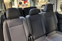 Valkoinen Volkswagen Caddy Maxi 2025 kuva 13.