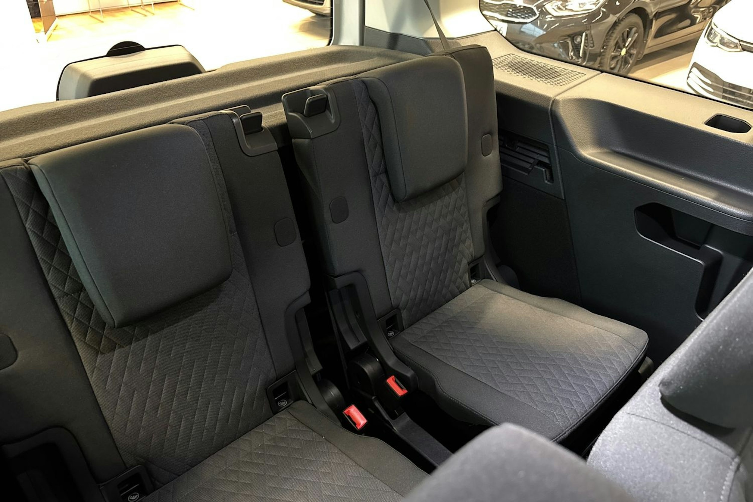 Valkoinen Volkswagen Caddy Maxi 2025 kuva 14.