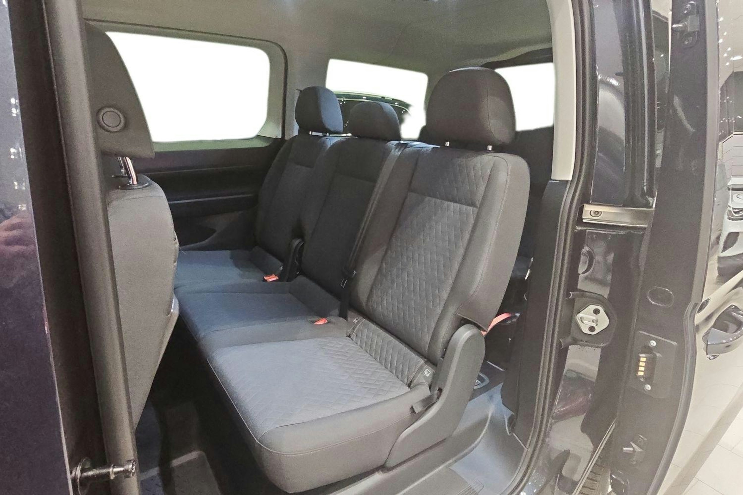 sininen Volkswagen Caddy Maxi 2025 kuva 11.