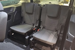 sininen Volkswagen Caddy Maxi 2025 kuva 13.