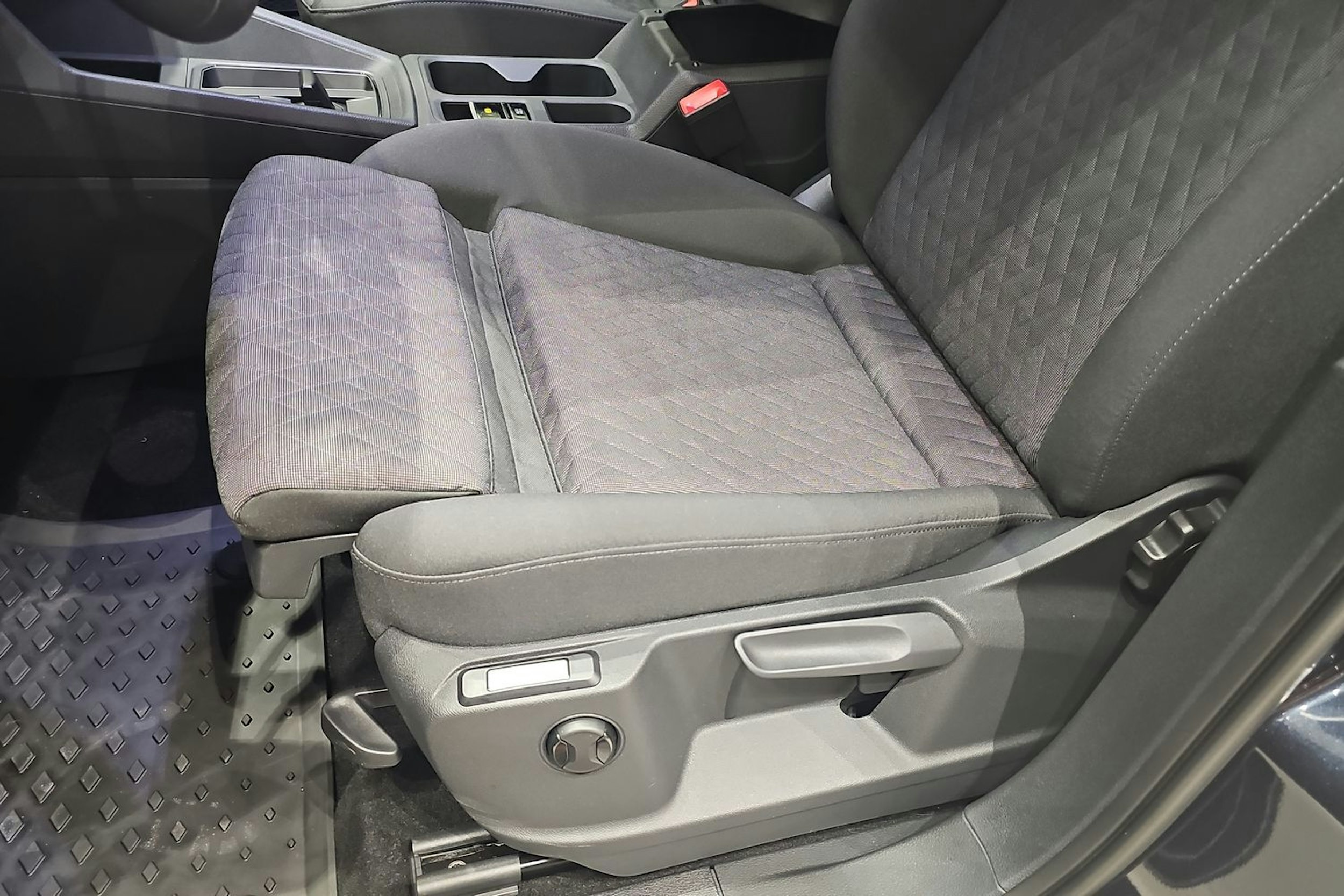 sininen Volkswagen Caddy Maxi 2025 kuva 14.