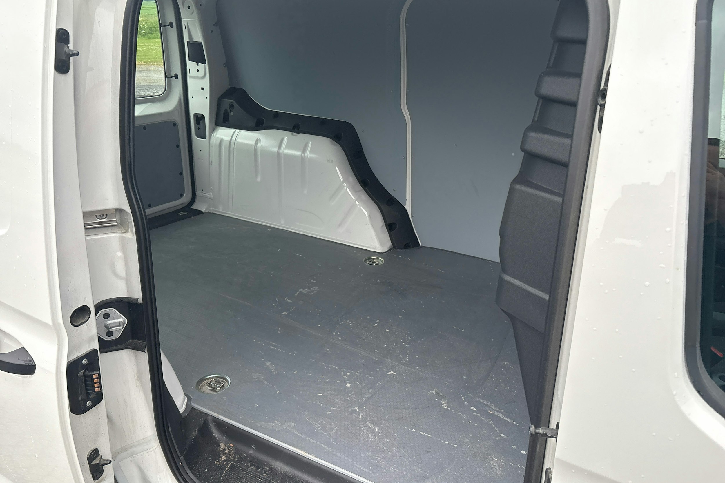 valkoinen Volkswagen Caddy Maxi 2025 kuva 8.