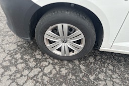 valkoinen Volkswagen Caddy Maxi 2025 kuva 9.