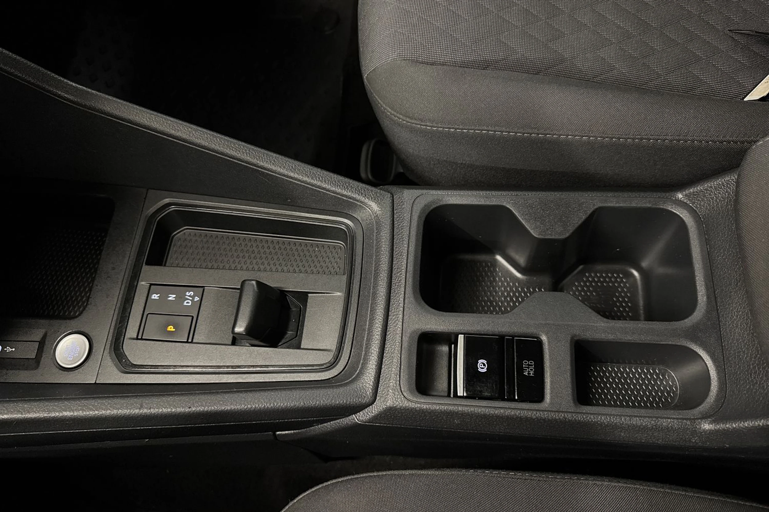 harmaa Volkswagen Caddy Maxi 2025 kuva 23.