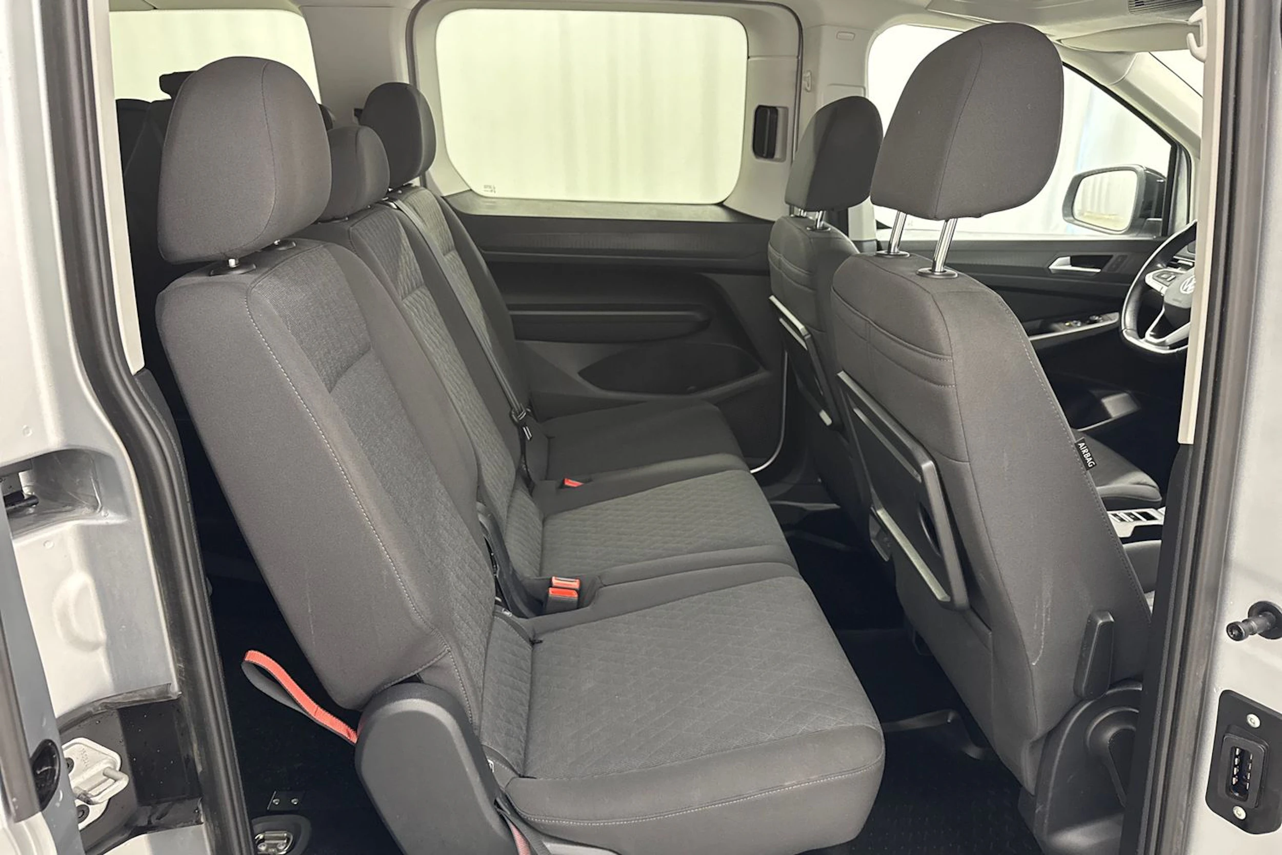 harmaa Volkswagen Caddy Maxi 2025 kuva 26.