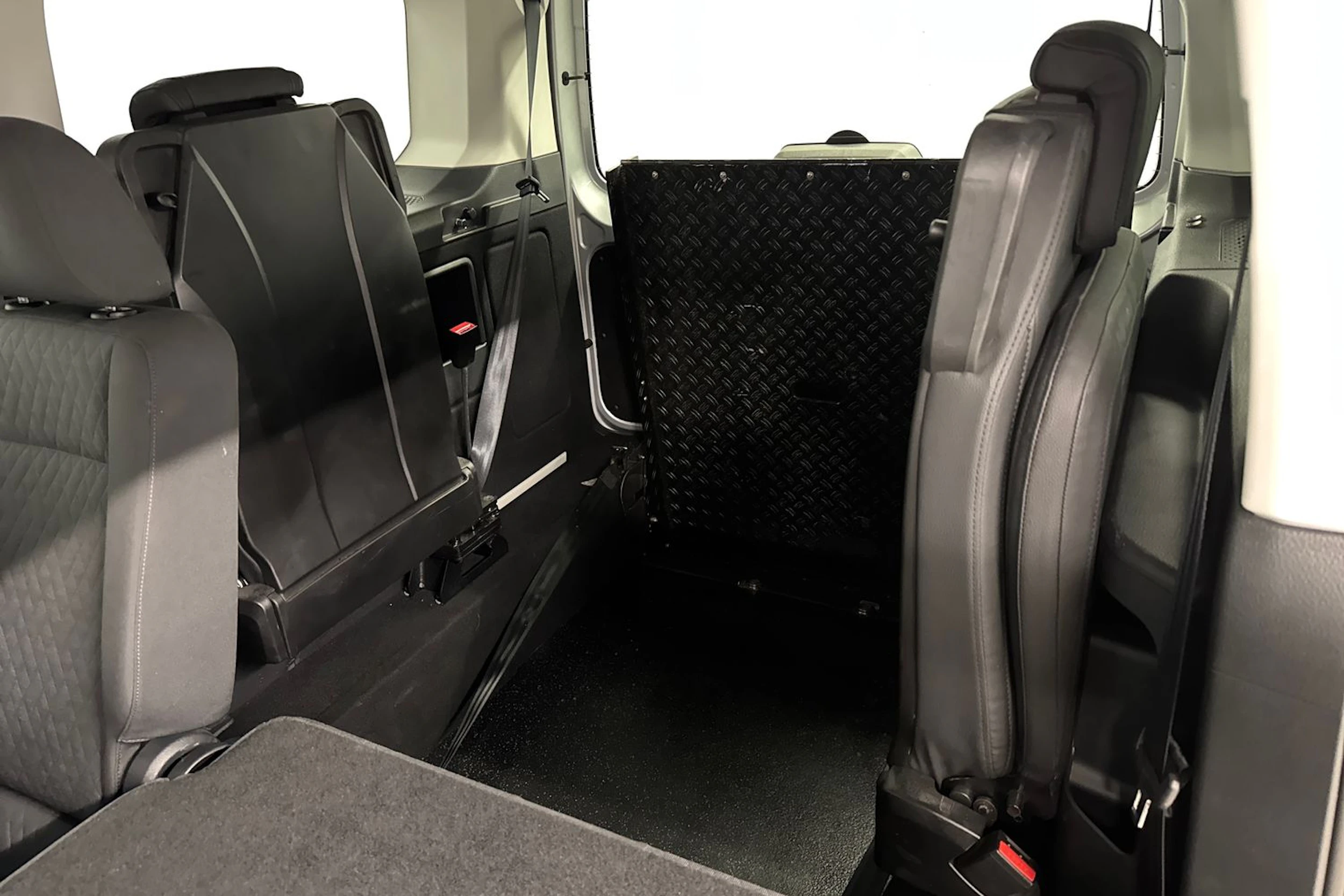 harmaa Volkswagen Caddy Maxi 2025 kuva 33.