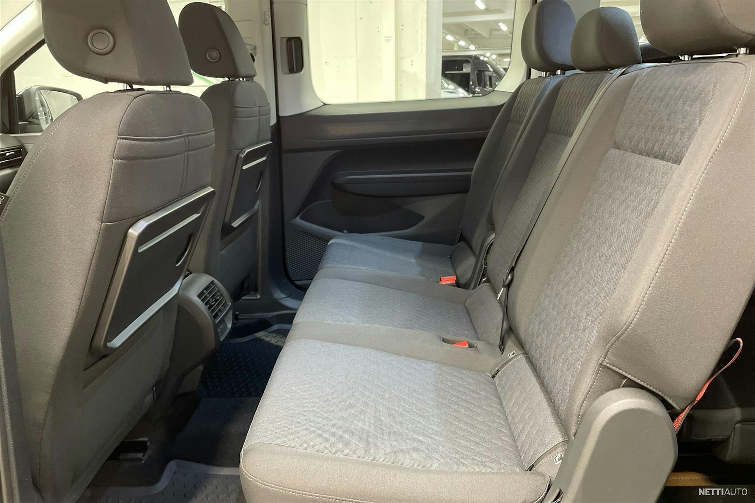 musta Volkswagen Caddy Maxi 2025 kuva 8.