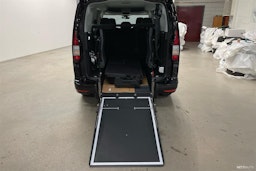 musta Volkswagen Caddy Maxi 2025 kuva 10.